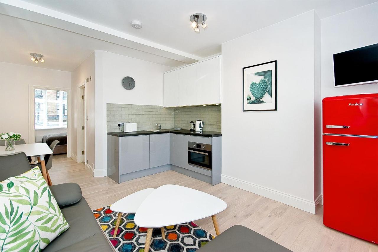 F2 Greek Street By Living *